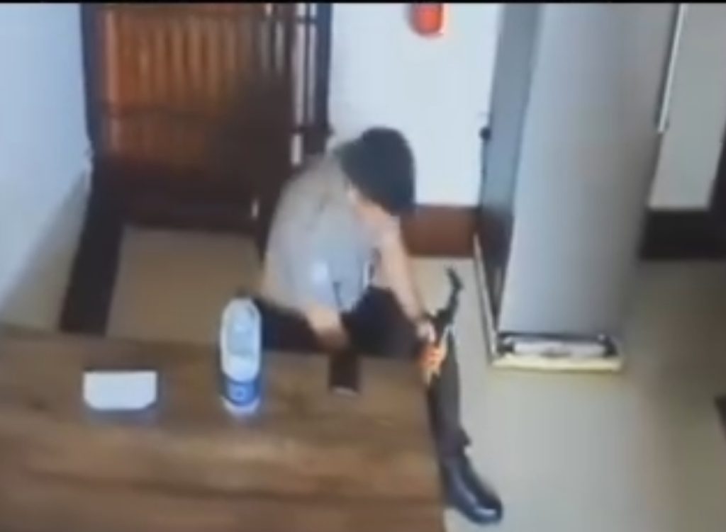 খুলনায় নিজ রাইফেল ব্যবহার করে পুলিশ সদস্যের আত্মহত্যা,